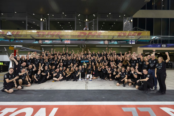 Yas Marina Circuit, Abu Dhabi, United Arab Emirates.
Sunday 26 November 2017.
Toto Wolff, Executive Director (Business), Mercedes AMG, Valtteri Bottas, Mercedes AMG, 1st Position, his wife Emelia, Lewis Hamilton, Mercedes AMG, 2nd Position, and the Mercedes team celebrate a great race result and another highly successful season.
World Copyright: Steve Etherington/LAT Images
ref: Digital Image SNE21328 Yas Marina Circuit, Abu Dhabi, United Arab Emirates.
Sunday 26 November 2017.
Toto Wolff, Executive Director (Business), Mercedes AMG, Valtteri Bottas, Mercedes AMG, 1st Position, his wife Emelia, Lewis Hamilton, Mercedes AMG, 2nd Position, and the Mercedes team celebrate a great race result and another highly successful season.
World Copyright: Steve Etherington/LAT Images
ref: Digital Image SNE21328