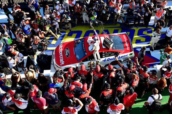Monster Energy NASCAR Cup Series
AXALTA presents the Pocono 400
Pocono Raceway, Long Pond, PA USA
Sunday 11 June 2017
Ryan Blaney, Wood Brothers Racing, Motorcraft/Quick Lane Tire & Auto Center Ford Fusion wins.
World Copyright: Rusty Jarrett
LAT Images
ref: Digital Image 17POC1rj_3596 Monster Energy NASCAR Cup Series
AXALTA presents the Pocono 400
Pocono Raceway, Long Pond, PA USA
Sunday 11 June 2017
Ryan Blaney, Wood Brothers Racing, Motorcraft/Quick Lane Tire & Auto Center Ford Fusion wins.
World Copyright: Rusty Jarrett
LAT Images
ref: Digital Image 17POC1rj_3596