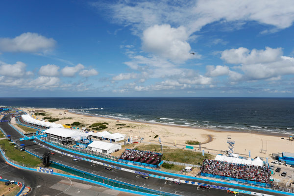 2014 FIA Formula E Championship.
Punta del Este ePrix, Uruguay.
Start. Nelson Piquet Jr (BRA)/China Racing - Spark-Renault SRT_01E leads Jean-Eric Vergne (FRA)/Andretti Motorsport - Spark-Renault SRT_01E, Sebastien Buemi (SWI)/E.dams Renault - Spark-Renault SRT_01E, Nicolas Prost (FRA)/E.dams Renault - Spark-Renault SRT_01E and the rest of the field.
Photo: Zak Mauger/LAT/FE
ref: Digital Image _L0U1711 2014 FIA Formula E Championship.
Punta del Este ePrix, Uruguay.
Start. Nelson Piquet Jr (BRA)/China Racing - Spark-Renault SRT_01E leads Jean-Eric Vergne (FRA)/Andretti Motorsport - Spark-Renault SRT_01E, Sebastien Buemi (SWI)/E.dams Renault - Spark-Renault SRT_01E, Nicolas Prost (FRA)/E.dams Renault - Spark-Renault SRT_01E and the rest of the field.
Photo: Zak Mauger/LAT/FE
ref: Digital Image _L0U1711