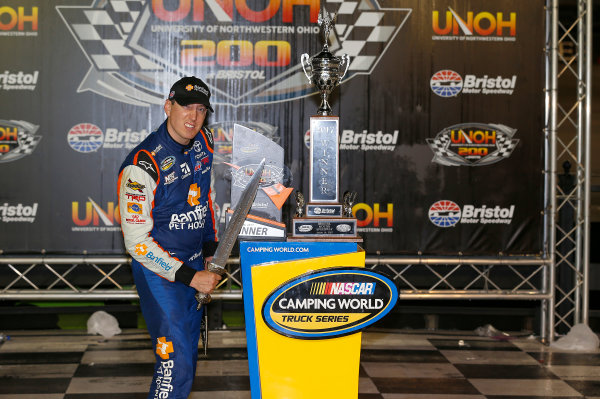 NASCAR Camping World Truck Series
UNOH 200
Bristol Motor Speedway, Bristol, TN USA
Thursday 17 August 2017
Kyle Busch, Banfield Pet Hospital Toyota Tundra, celebrates in victory lane.
World Copyright: Russell LaBountyLAT Images NASCAR Camping World Truck Series
UNOH 200
Bristol Motor Speedway, Bristol, TN USA
Thursday 17 August 2017
Kyle Busch, Banfield Pet Hospital Toyota Tundra, celebrates in victory lane.
World Copyright: Russell LaBountyLAT Images