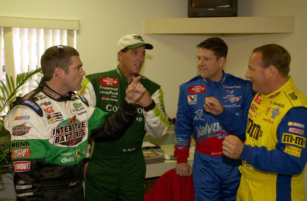 (L to R)Bobby Labonte, Ron Hornaday,Johnny Benson and Ken Schrader go "bench racing".
NASCAR Daytona 500 18 Feb
2001Daytona International Speedway Daytona Beach, Florida, USA
Copyright-F
Peirce Williams 2001 LAT PHOTOGRAPHIC