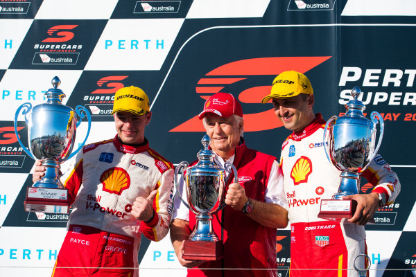 2017 Supercars Championship Round 4.
Perth SuperSprint, Barbagallo Raceway, Western Australia, Australia.
Friday May 5th to Sunday May 7th 2017.
Scott McLaughlin driver of the #17 Shell V-Power Racing Team Ford Falcon FGX, Roger Penske team owner of DJR Team Penske, Scott Pye driver of the #2 Mobil 1 HSV Racing Holden Commodore VF.
World Copyright: Daniel Kalisz/LAT Images
Ref: Digital Image 060517_VASCR4_DKIMG_3966.JPG 2017 Supercars Championship Round 4.
Perth SuperSprint, Barbagallo Raceway, Western Australia, Australia.
Friday May 5th to Sunday May 7th 2017.
Scott McLaughlin driver of the #17 Shell V-Power Racing Team Ford Falcon FGX, Roger Penske team owner of DJR Team Penske, Scott Pye driver of the #2 Mobil 1 HSV Racing Holden Commodore VF.
World Copyright: Daniel Kalisz/LAT Images
Ref: Digital Image 060517_VASCR4_DKIMG_3966.JPG