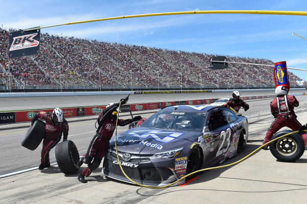 10-12 June, 2016, Brooklyn, Michigan USA
David Ragan (23) makes a pit stop.
?2016, John Harrelson / LAT Photo USA 10-12 June, 2016, Brooklyn, Michigan USA
David Ragan (23) makes a pit stop.
?2016, John Harrelson / LAT Photo USA