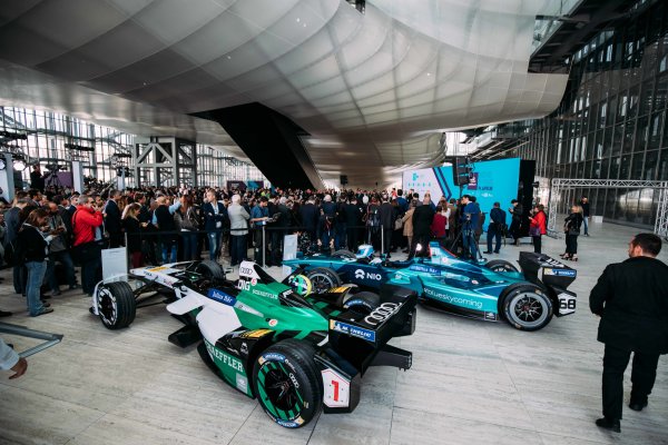 2017/2018 FIA Formula E Championship.
Street Demonstration - Rome, Italy.
Lucas Di Grassi (BRA), Audi Sport ABT Schaeffler, Audi e-tron FE04 and Luca Filippi (ITA), NIO Formula E Team, NextEV NIO Sport 003.
Thursday 19 October 2017.
Photo: Malcom Griffiths/LAT/Formula E
ref: Digital Image MALK0233 2017/2018 FIA Formula E Championship.
Street Demonstration - Rome, Italy.
Lucas Di Grassi (BRA), Audi Sport ABT Schaeffler, Audi e-tron FE04 and Luca Filippi (ITA), NIO Formula E Team, NextEV NIO Sport 003.
Thursday 19 October 2017.
Photo: Malcom Griffiths/LAT/Formula E
ref: Digital Image MALK0233