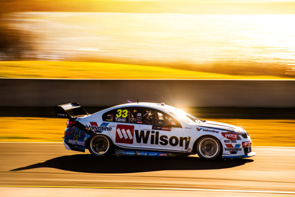 2017 Supercars Championship Round 9.
Sydney SuperSprint, Sydney Motorsport Park, Eastern Creek, Australia.
Friday 18th August to Sunday 20th August 2017.
Garth Tander, Garry Rogers Motorsport.
World Copyright: Daniel Kalisz/LAT Images
Ref: Digital Image 180817_VASCR9_DKIMG_1968.jpg 2017 Supercars Championship Round 9.
Sydney SuperSprint, Sydney Motorsport Park, Eastern Creek, Australia.
Friday 18th August to Sunday 20th August 2017.
Garth Tander, Garry Rogers Motorsport.
World Copyright: Daniel Kalisz/LAT Images
Ref: Digital Image 180817_VASCR9_DKIMG_1968.jpg