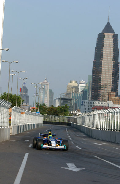 2004 Petronas Shanghai International Race Festival (DTM)
Shanghai, China. 17th - 18th July.
Felipe Massa in a Formula 1 Sauber Petronas C23 in action on the streets in a demonstration run.
World Copyright: Andre Irlmeier/LAT Photographic
ref: Digital Image Only
2004 Petronas Shanghai International Race Festival (DTM)
Shanghai, China. 17th - 18th July.
Felipe Massa in a Formula 1 Sauber Petronas C23 in action on the streets in a demonstration run.
World Copyright: Andre Irlmeier/LAT Photographic
ref: Digital Image Only
