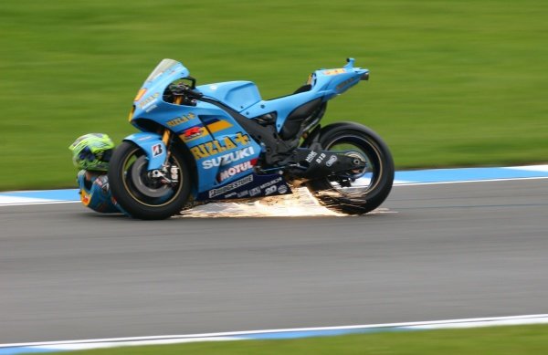 2007 Moto GP British Grand Prix.
Donington Park, England.
22nd-24th June 2007.
Chris Vermeulen (Rizla Suzuki Moto GP, Suzuki GSV-R XRG0) high-siding in craner curves. Action, sequence, crash, sparks.
World Copyright: Kevin Wood/LAT Photographic
ref: Digital Image IMG_5037