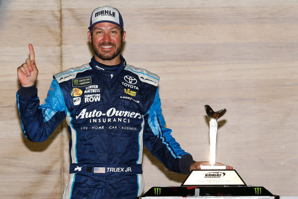 Monster Energy NASCAR Cup Series
Go Bowling 400
Kansas Speedway, Kansas City, KS USA
Sunday 14 May 2017
Martin Truex Jr, Furniture Row Racing, Auto-Owners Insurance Toyota Camry celebrates in victory lane
World Copyright: Russell LaBounty
LAT Images
ref: Digital Image 17KAN1rl_7939 Monster Energy NASCAR Cup Series
Go Bowling 400
Kansas Speedway, Kansas City, KS USA
Sunday 14 May 2017
Martin Truex Jr, Furniture Row Racing, Auto-Owners Insurance Toyota Camry celebrates in victory lane
World Copyright: Russell LaBounty
LAT Images
ref: Digital Image 17KAN1rl_7939