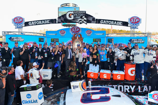 2017 Monster Energy NASCAR Cup Series
STP 500
Martinsville Speedway, Martinsville, VA USA
Sunday 2 April 2017
Brad Keselowski and team celebrate in victory lane
World Copyright: Logan Whitton/LAT Images
ref: Digital Image 17MART1LW2738