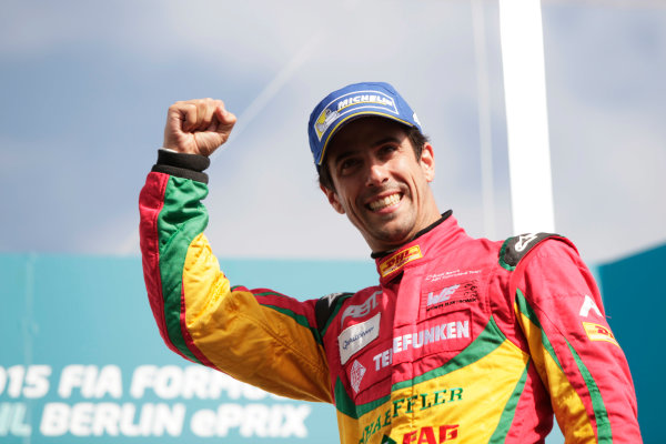 2014/2015 FIA Formula E Championship.
Berlin ePrix, Berlin Tempelhof Airport, Germany.
Saturday 23 May 2015
Podium. Lucas di Grassi (BRA)/Audi Abt Sport - Spark-Renault SRT_01E.
Photo: Zak Mauger/LAT/Formula E
ref: Digital Image _MG_7817
2014/2015 FIA Formula E Championship.
Berlin ePrix, Berlin Tempelhof Airport, Germany.
Saturday 23 May 2015
Podium. Lucas di Grassi (BRA)/Audi Abt Sport - Spark-Renault SRT_01E.
Photo: Zak Mauger/LAT/Formula E
ref: Digital Image _MG_7817