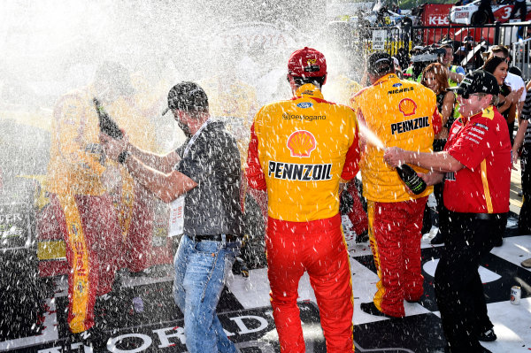 Monster Energy NASCAR Cup Series
Toyota Owners 400
Richmond International Raceway, Richmond, VA USA
Sunday 30 April 2017
Joey Logano, Team Penske, Shell Pennzoil Ford Fusion wins.
World Copyright: Rusty Jarrett
LAT Images
ref: Digital Image 17RIC1rj_4446