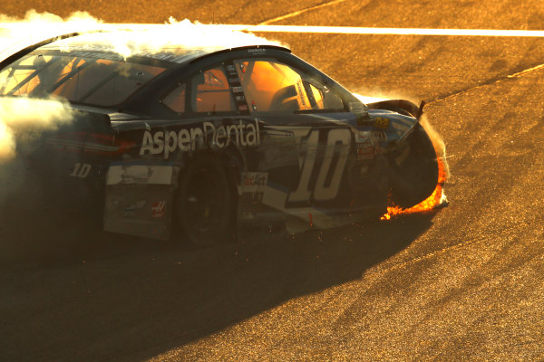 Monster Energy NASCAR Cup Series
Ford EcoBoost 400
Homestead-Miami Speedway, Homestead, FL USA
Sunday 19 November 2017
Danica Patrick, Stewart-Haas Racing, Aspen Dental Ford Fusion crash fire
World Copyright: Michael L. Levitt
LAT Images Monster Energy NASCAR Cup Series
Ford EcoBoost 400
Homestead-Miami Speedway, Homestead, FL USA
Sunday 19 November 2017
Danica Patrick, Stewart-Haas Racing, Aspen Dental Ford Fusion crash fire
World Copyright: Michael L. Levitt
LAT Images