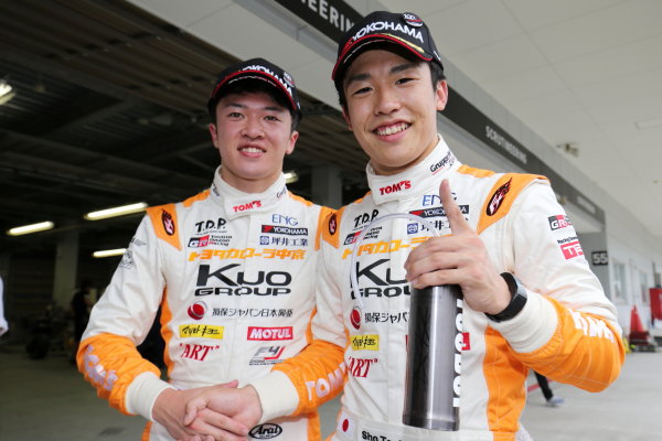 2017 Japanese Formula 3 Championship.
Suzuka, Japan. 24th - 25th June 2017. Rd 10 & 11.
Rd10 Winner Sho Tsuboi ( #1 Corolla Chukyo Kuo TOM?S F317 ) 2nd position Ritomo Miyata ( Corolla Chukyo Kuo TOM?S F314 ) parc ferme, portrait
World Copyright: Masahide Kamio / LAT Images.
Ref: 2017JF3_Rd10_03 2017 Japanese Formula 3 Championship.
Suzuka, Japan. 24th - 25th June 2017. Rd 10 & 11.
Rd10 Winner Sho Tsuboi ( #1 Corolla Chukyo Kuo TOM?S F317 ) 2nd position Ritomo Miyata ( Corolla Chukyo Kuo TOM?S F314 ) parc ferme, portrait
World Copyright: Masahide Kamio / LAT Images.
Ref: 2017JF3_Rd10_03