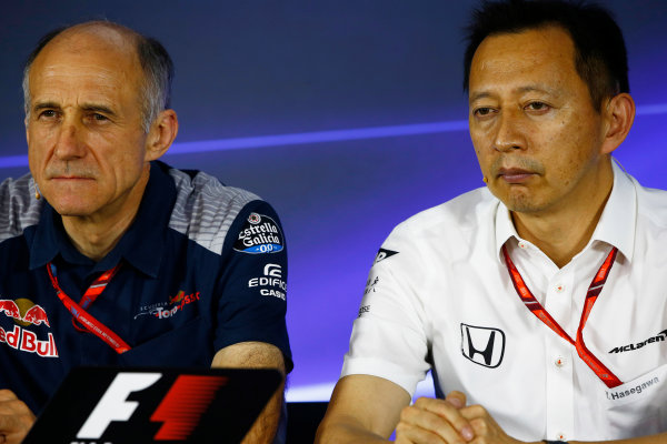 Interlagos, Sao Paulo, Brazil.
Friday 10 November 2017.
Franz Tost, Team Principal, Toro Rosso, and Yusuke Hasegawa, Senior Managing Officer, Honda, in the team principals' Press Conference.
World Copyright: Andrew Hone/LAT Images 
ref: Digital Image _ONZ4066