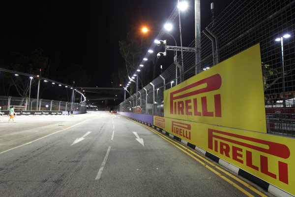 Marina Bay Circuit, Singapore.
Thursday 19th September 2013.
Circuit detail.
World Copyright: Andy Hone/LAT Photographic.
ref: Digital Image HONY9150 Marina Bay Circuit, Singapore.
Thursday 19th September 2013.
Circuit detail.
World Copyright: Andy Hone/LAT Photographic.
ref: Digital Image HONY9150