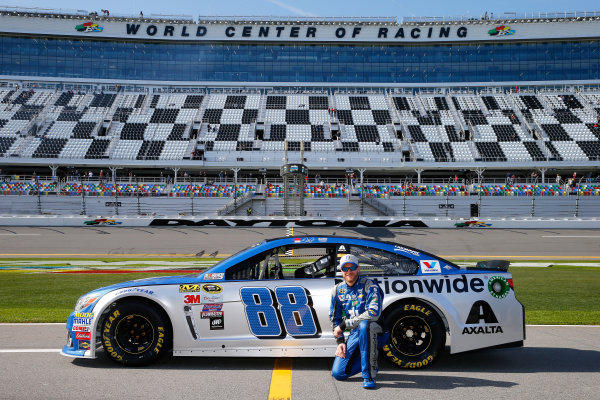 13-21 February, 2016, Daytona Beach, Florida USA  
Dale Earnhardt Jr., driver of the #88 Nationwide Chevrolet, poses with his car after qualifying for the NASCAR Sprint Cup Series Daytona 500 at Daytona International Speedway on February 14, 2016 in Daytona Beach, Florida.  
LAT Photo USA via NASCAR via Getty Images