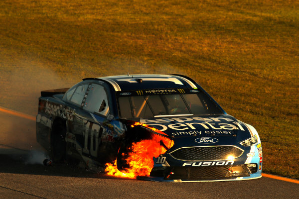 Monster Energy NASCAR Cup Series
Ford EcoBoost 400
Homestead-Miami Speedway, Homestead, FL USA
Sunday 19 November 2017
Danica Patrick, Stewart-Haas Racing, Aspen Dental Ford Fusion crash fire
World Copyright: Michael L. Levitt
LAT Images