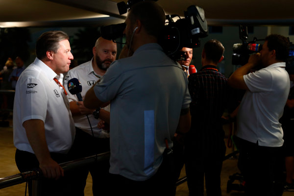 Yas Marina Circuit, Abu Dhabi, United Arab Emirates.
Friday 24 November 2017.
Zak Brown, Executive Director, McLaren Technology Group, talks to the media.
World Copyright: Steven Tee/LAT Images
ref: Digital Image _R3I2525 Yas Marina Circuit, Abu Dhabi, United Arab Emirates.
Friday 24 November 2017.
Zak Brown, Executive Director, McLaren Technology Group, talks to the media.
World Copyright: Steven Tee/LAT Images
ref: Digital Image _R3I2525