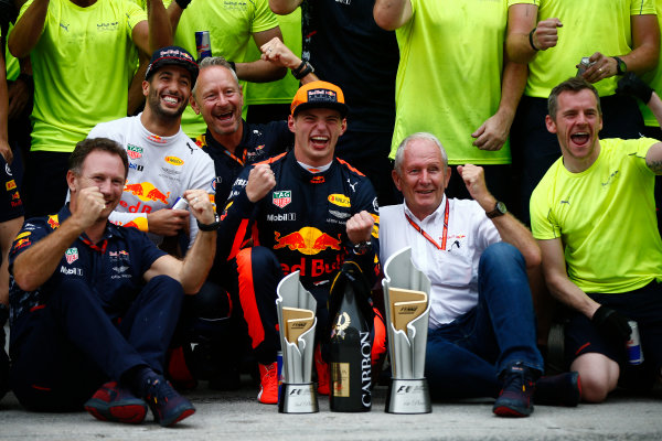 Sepang International Circuit, Sepang, Malaysia.
Sunday 1 October 2017.
Max Verstappen, Red Bull, 1st Position, Daniel Ricciardo, Red Bull Racing, 3rd Position, Christian Horner, Team Principal, Red Bull Racing, Helmut Markko, Consultant, Red Bull Racing, and the Red Bull team celebrate.
World Copyright: Andrew Hone/LAT Images 
ref: Digital Image _ONZ0513