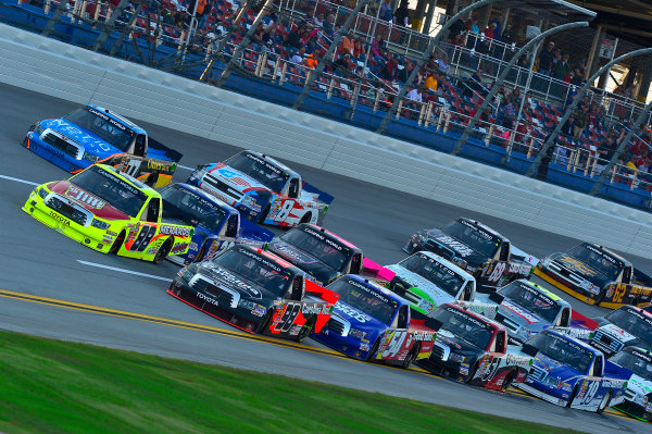 October 18-19, 2013, Talladega, Alabama USA
Johnny Sauter, Matt Crafton and German Quiroga Jr pack
© 2013, Brian Czobat
LAT Photo USA
October 18-19, 2013, Talladega, Alabama USA
Johnny Sauter, Matt Crafton and German Quiroga Jr pack
© 2013, Brian Czobat
LAT Photo USA